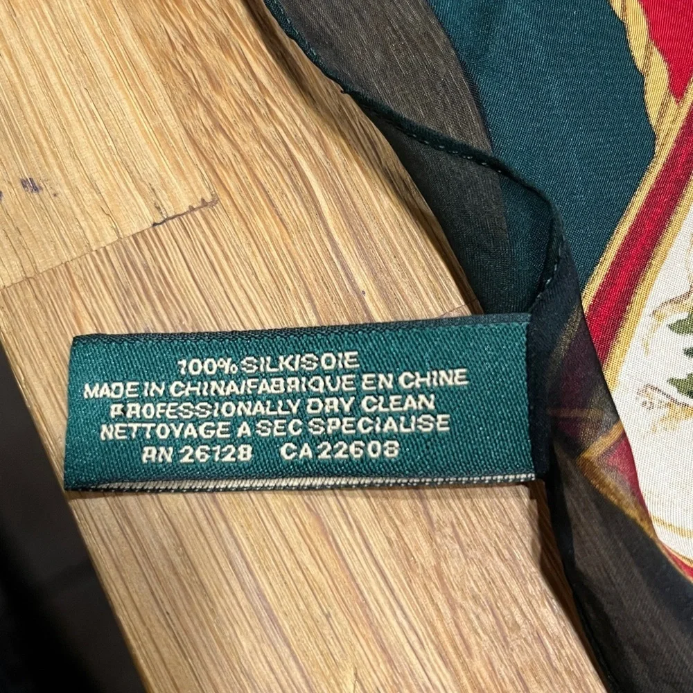 Lauren Ralph Lauren 100% Silkisoie Red & Green Christmas Postcards Square Scarf